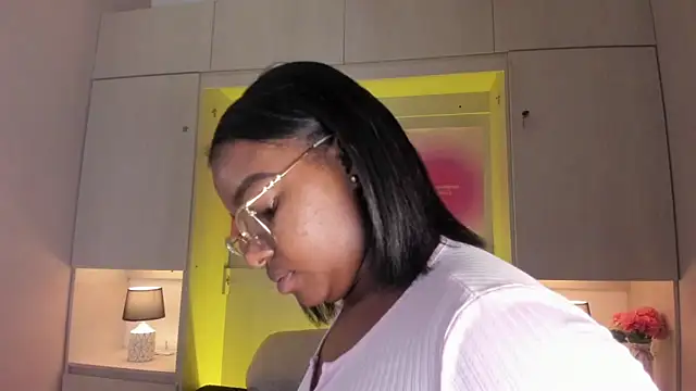 tamaraa smiith online show from April 14, 7:36 pm