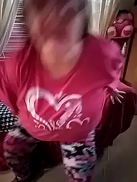 Bayou Woman68 online show from April 11, 6:00 pm