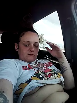 TiahhMarie online show from April 17, 8:00 pm