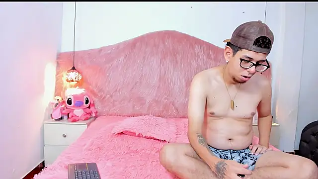 Derek and Skarlet online show from November 17, 3:57 pm