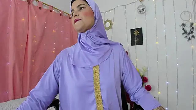 AishaAmin  online show from September 25, 12:37 pm