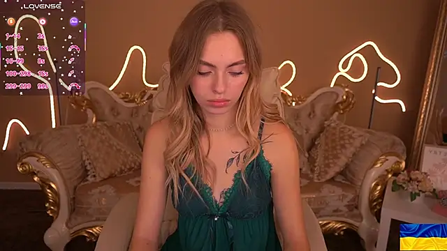 ChloeBrightt online show from October 22, 8:03 pm