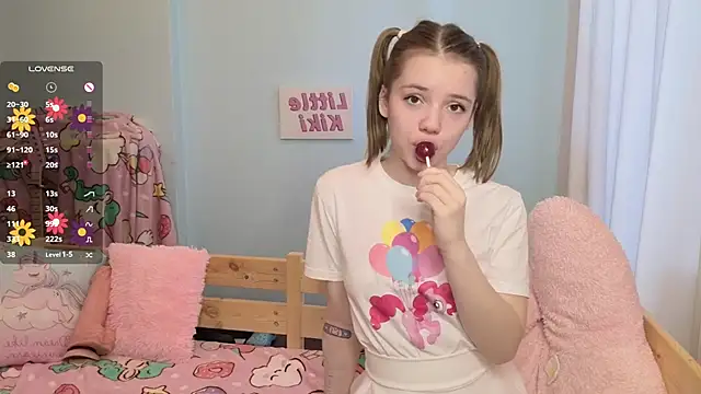 Snapshot of PrincessLittleKiki chatting on October 9, 7:12 am PrincessLittleKiki online show from October 9, 7:12 am