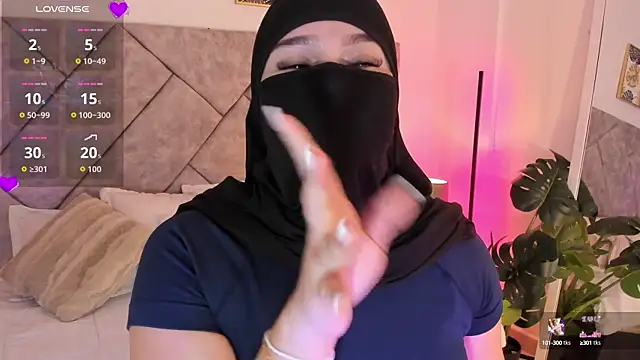 Snapshot of anna-henao chatting on October 13, 7:27 pm anna-henao online show from October 13, 7:27 pm