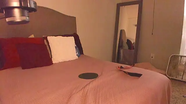 yiauana online show from April 18, 3:42 am