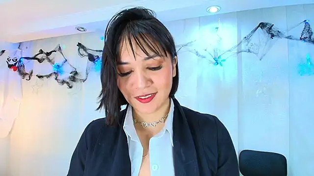 lina bedoya  online show from October 28, 12:00 pm