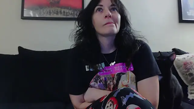Snapshot of CrystalLakeXO chatting on October 22, 8:52 am CrystalLakeXO online show from October 22, 8:52 am