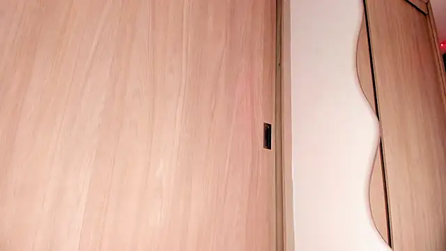 iam-ella18 online show from October 25, 1:13 am