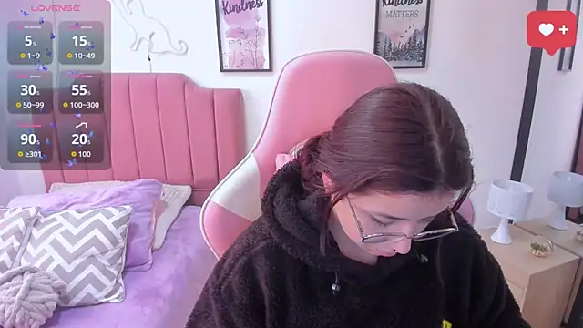 Amy joones online show from December 22, 12:30 pm