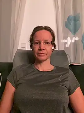 AnnikaRose online show from December 5, 6:46 am