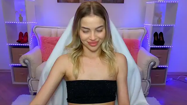 EmmyMills online show from December 2, 8:11 pm