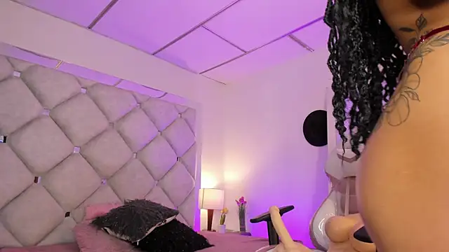 alessiaferry online show from November 21, 8:22 pm