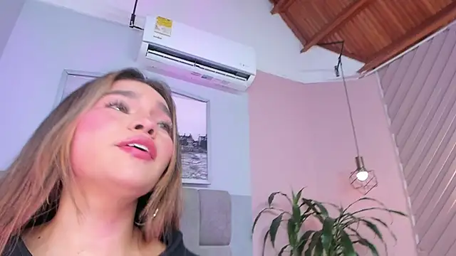 selene tylor  online show from April 4, 8:07 pm