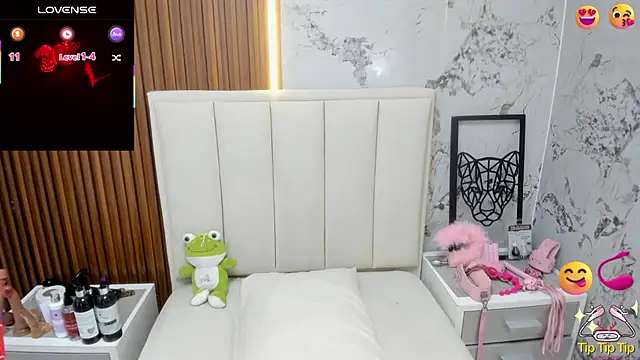 MADISON ROWAN1 online show from November 8, 3:33 am