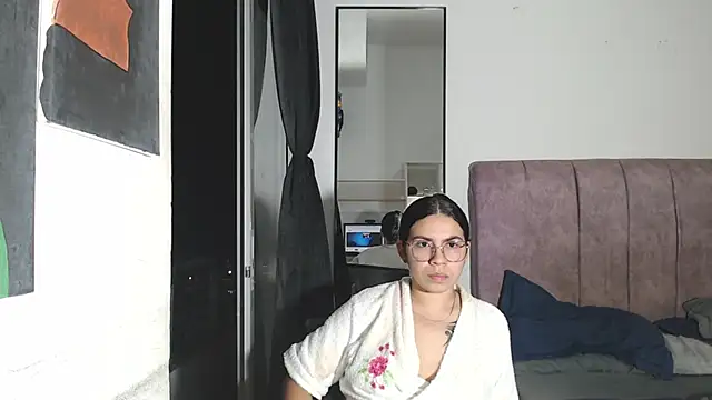 Snapshot of Liza_Thurner chatting on October 3, 11:43 pm Liza Thurner online show from October 3, 11:43 pm