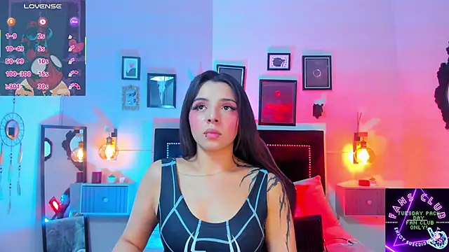 Snapshot of Charlotte__Benett chatting on October 22, 5:12 am Charlotte  Benett online show from October 22, 5:12 am