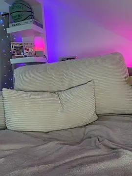 JezzyHill online show from March 28, 12:04 pm