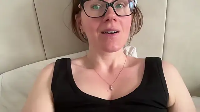 redheadrosie69 online show from March 30, 1:00 pm