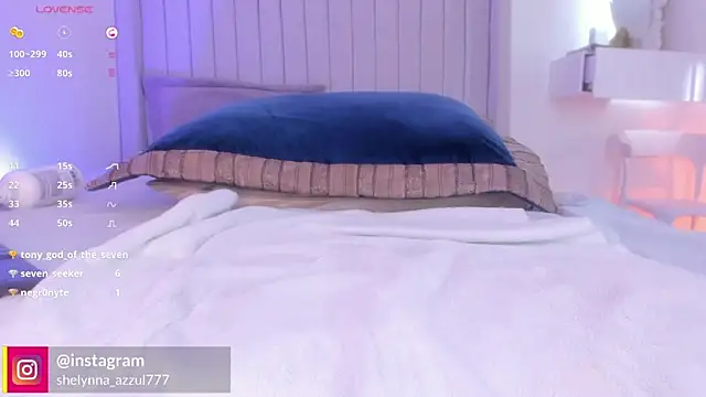 Shelynna azzul online show from September 17, 9:02 pm