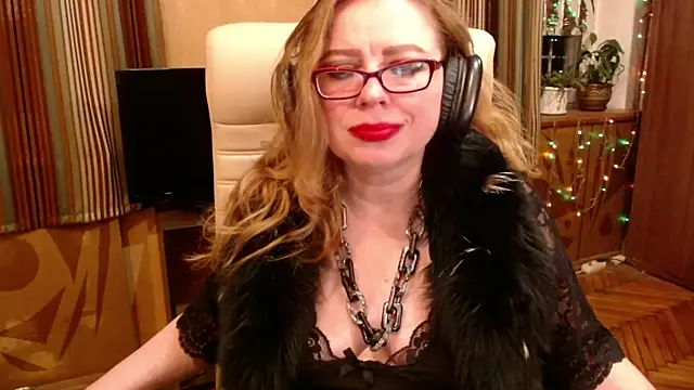 Miss Tress online show from April 10, 11:11 pm