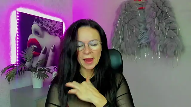 HelenLuxx online show from December 5, 7:37 pm