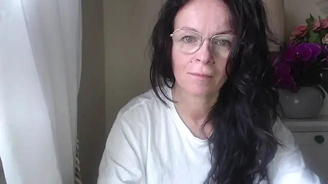 Snapshot of HelenLuxx chatting on October 23, 6:30 am HelenLuxx online show from October 23, 6:30 am