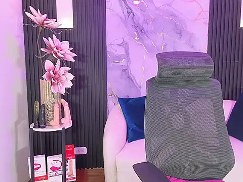 leslyflorez online show from September 20, 4:33 am