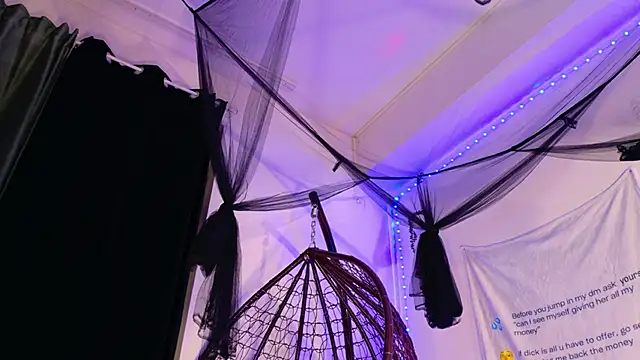 AriaVoss online show from November 30, 12:15 am