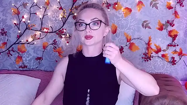 EllianaReese online show from November 19, 4:01 am