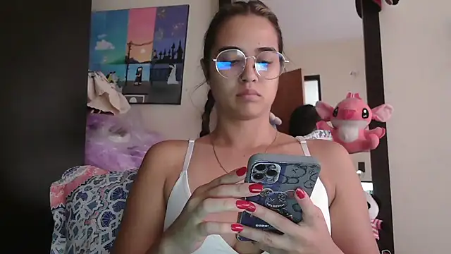 trianabell online show from April 8, 4:20 pm