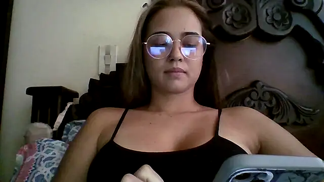 trianabell online show from September 28, 6:13 pm