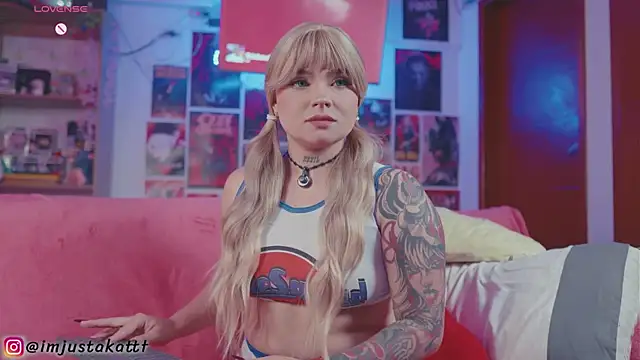 sensualkattt online show from March 4, 10:05 pm