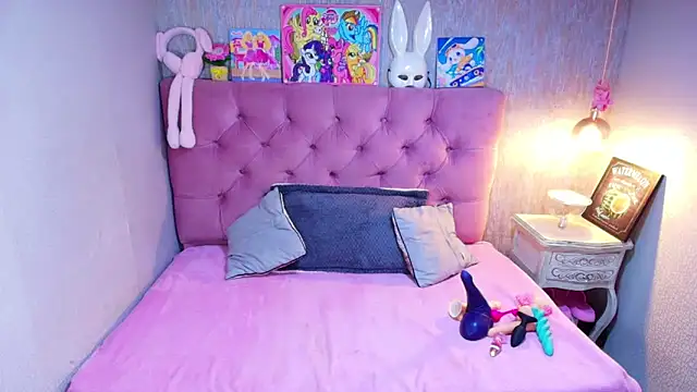 charlottemoonxz online show from March 8, 7:07 pm