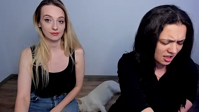 LuciaLoca online show from April 3, 10:30 pm