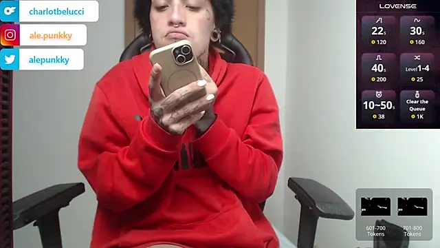 Snapshot of charlotbelucci_ chatting on October 22, 7:46 am charlotbelucci online show from October 22, 7:46 am