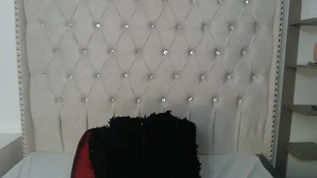 Abril Squirt online show from November 9, 8:49 pm