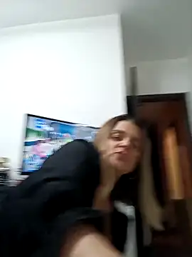 hugebobbs online show from September 18, 12:37 pm