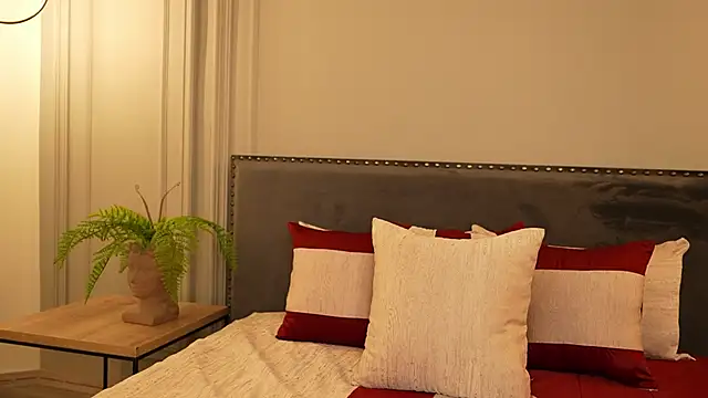 IrisBaker online show from October 24, 9:33 pm