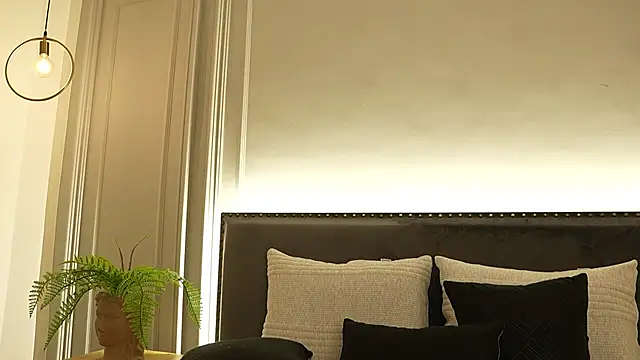 IrisBaker online show from February 6, 12:58 am