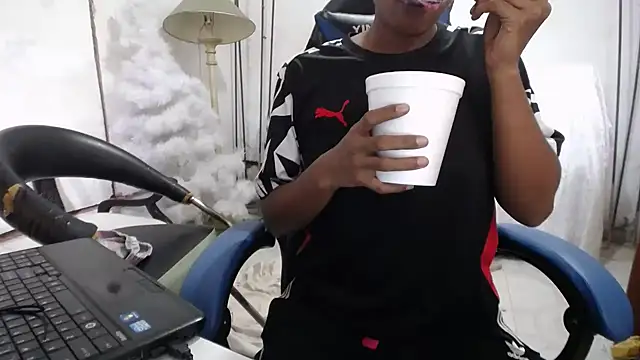 yohatinelly07 online show from November 28, 8:23 pm