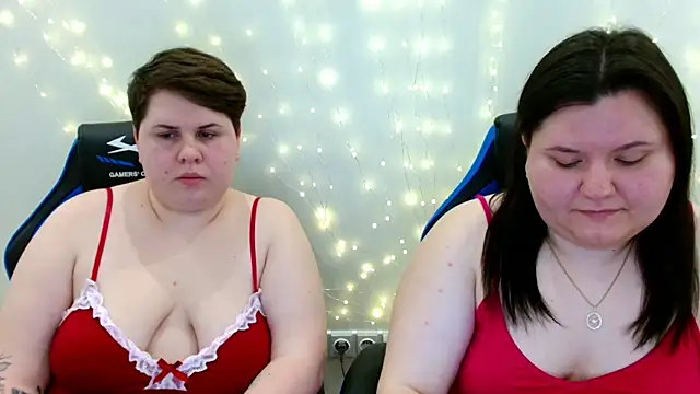BeckyAndHellen online show from April 1, 2:14 pm