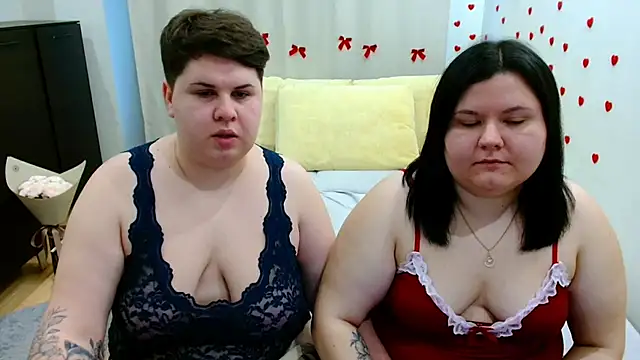 BeckyAndHellen online show from December 1, 10:30 am