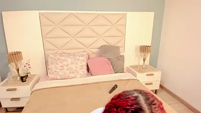 Twwiiggy online show from September 30, 8:13 pm