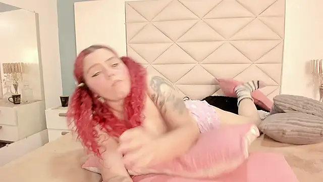 Twwiiggy online show from October 16, 11:18 pm