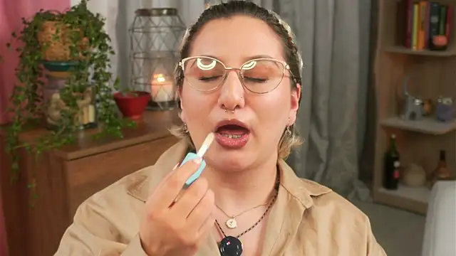 Ximenna Cruz online show from April 4, 9:13 pm