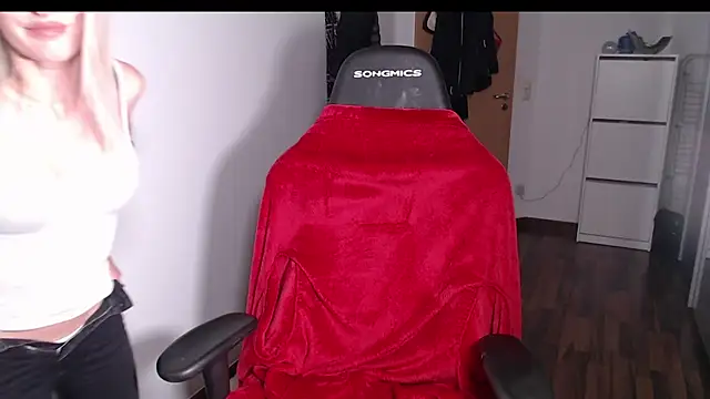 Liana Lou online show from December 5, 4:41 pm