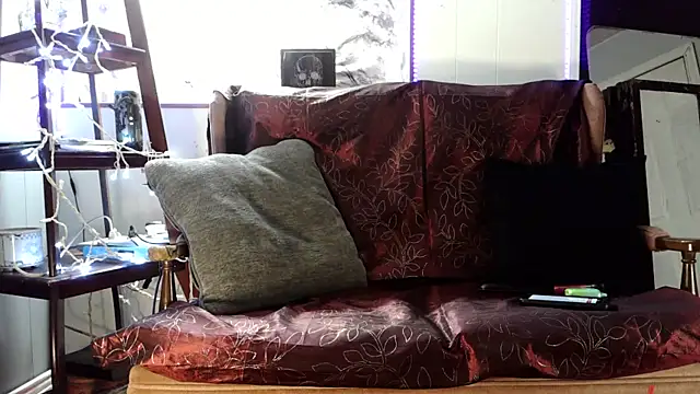 Genevieve143 online show from February 28, 2:11 am