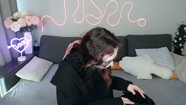 Mini Diva online show from April 18, 8:28 am