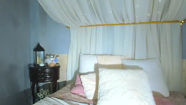 Snapshot of AnnaVictoria__ chatting on October 30, 4:37 am AnnaVictoria   online show from October 30, 4:37 am