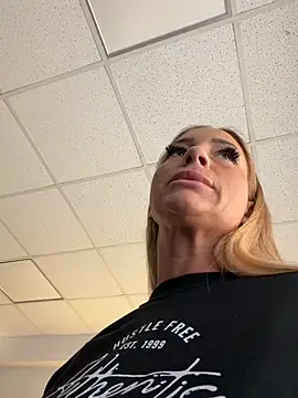 LovingBlondie online show from February 3, 6:40 am